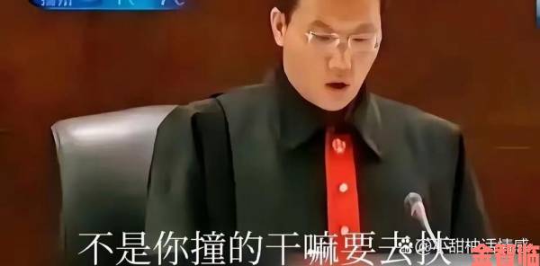 八旬爷爷VR激战僵尸，孙子旁观泪洒当场